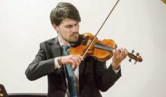 Grossansicht in neuem Fenster: Der Vilsbiburger Geiger Johannes Strake ist seit 2009 Mitglied der Jungen Deutschen Philharmonie