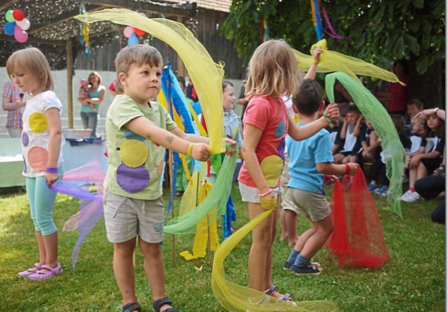 Grossansicht in neuem Fenster: Kindergarten Seyboldsdorf - Sommerfest 2015 (Bild 2)