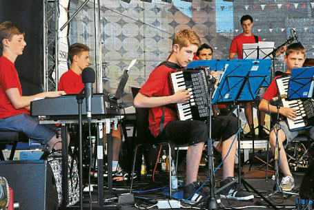 Musikschüler spuin wunderschön mitanand