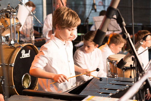 Grossansicht in neuem Fenster: Städtische Musikschule beim Mitanand 2016 - Bild 6