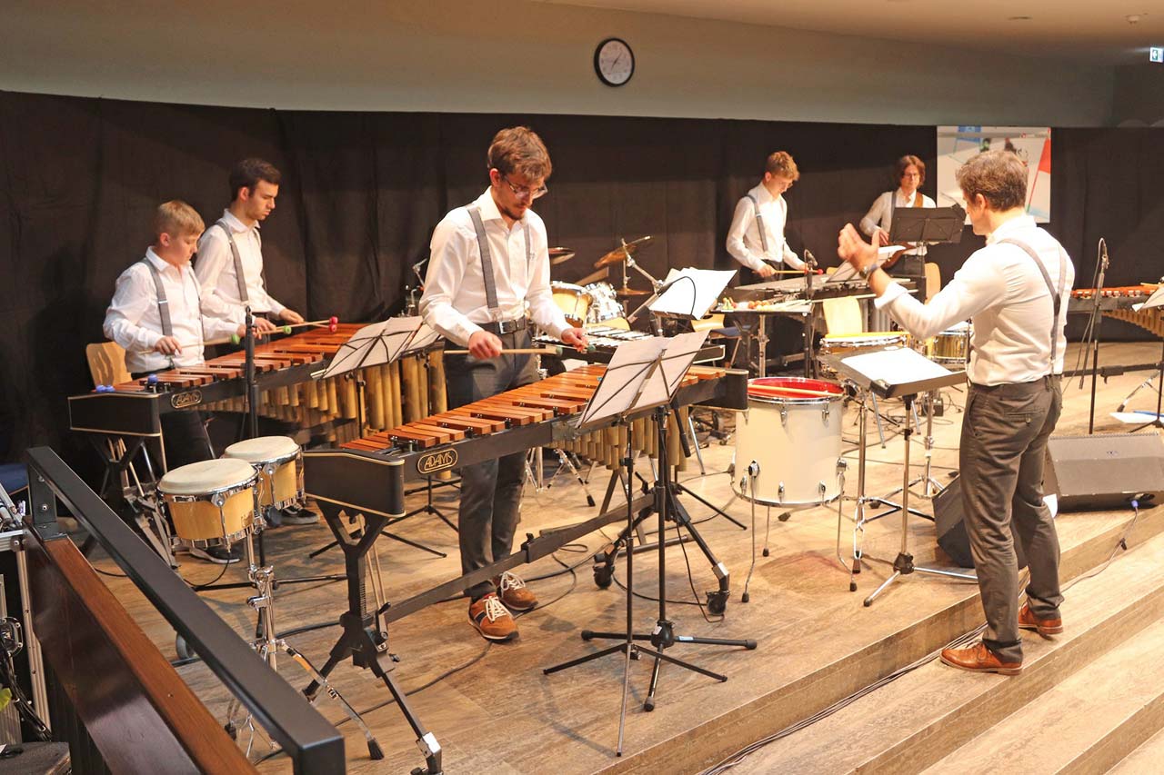 Manfred-Paech-Jugendsportpreis 2020 - Das Percussemble „Drumkey“ aus der städtischen Musikschule sorgte beim Festakt für coole musikalische Akzente Manfred-Paech-Jugendsportpreis 2020 - Das Percussemble „Drumkey“ aus der städtischen Musikschule sorgte beim Festakt für coole musikalische Akzente