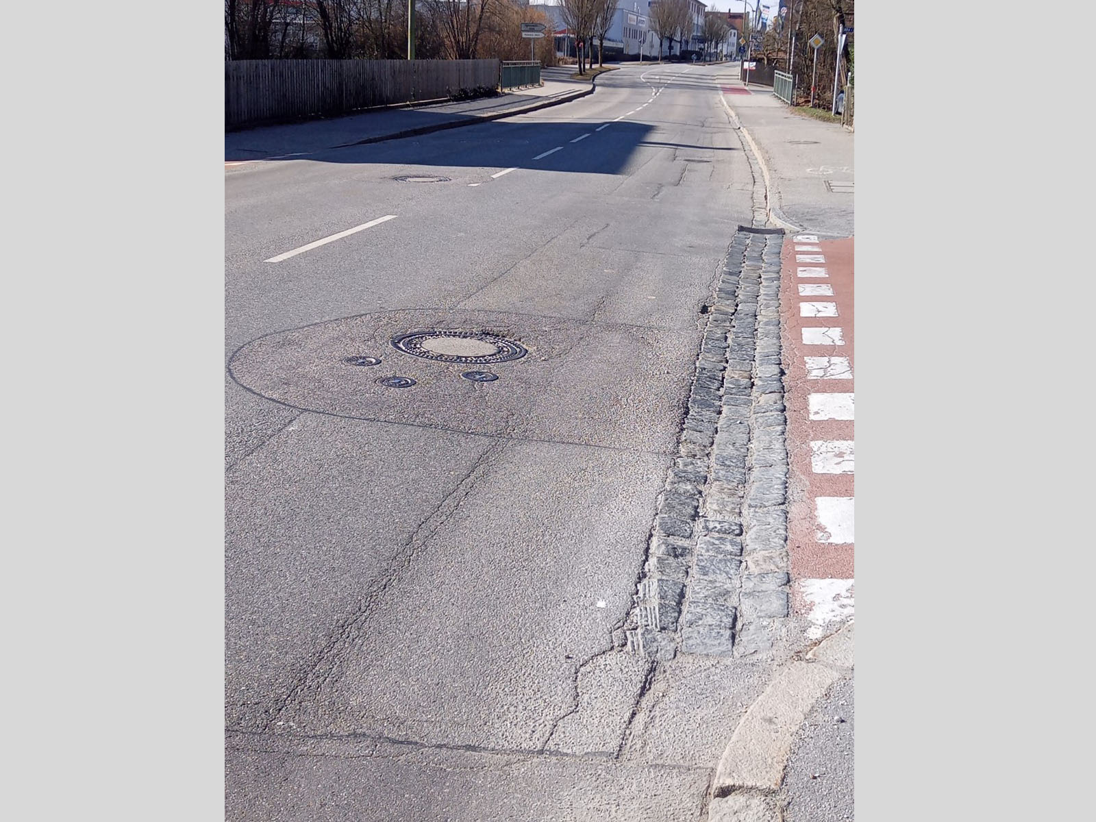 Die Sanierung der Frontenhausener Straße in Vilsbiburg startet aufgrund von Lieferengpässen erst im Juli (Tobias Nagler/Staatliches Bauamt Landshut).