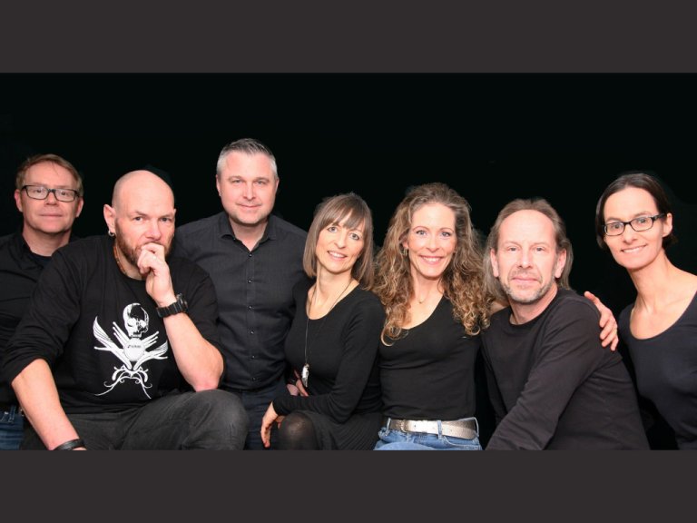 Steve, Albert, Flo, Anita, Katrin, Ralph und Vroni sind zusammen „nameless“.