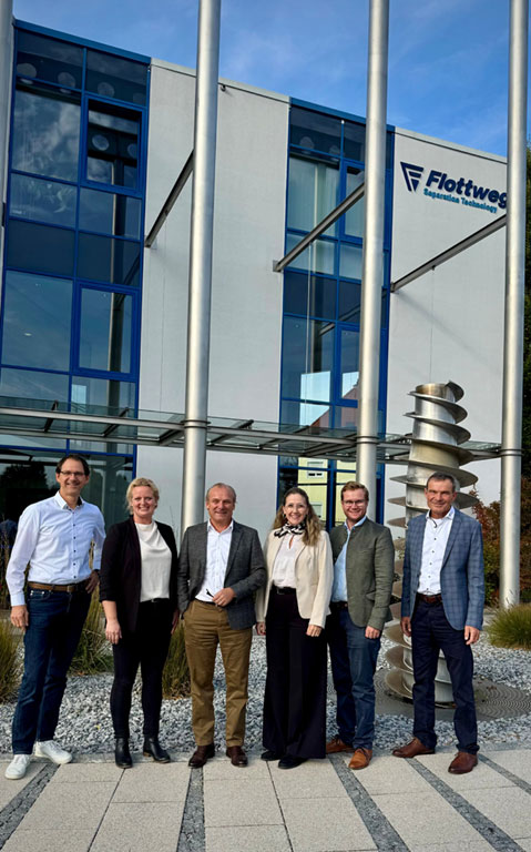 Grossansicht in neuem Fenster: Stadt und Wirtschaft im Schulterschluss, von links: Jörg Lengenfelder (CTO Flottweg), Nadine Eggl (Kämmerin der Stadt), Dr. Kersten Christoph Link... Grossansicht in neuem Fenster: Stadt und Wirtschaft im Schulterschluss, von links: Jörg Lengenfelder (CTO Flottweg), Nadine Eggl (Kämmerin der Stadt), Dr. Kersten Christoph Link...